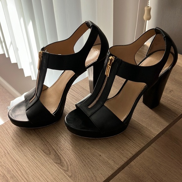 Black Michael Kors Heel - Picture 1 of 5
